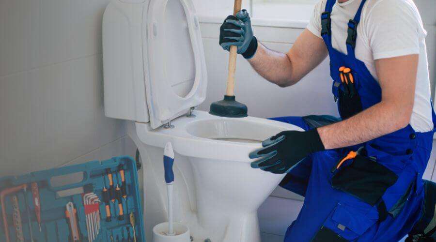 Professional clogged toilet repair in Fort Buchanan, PR